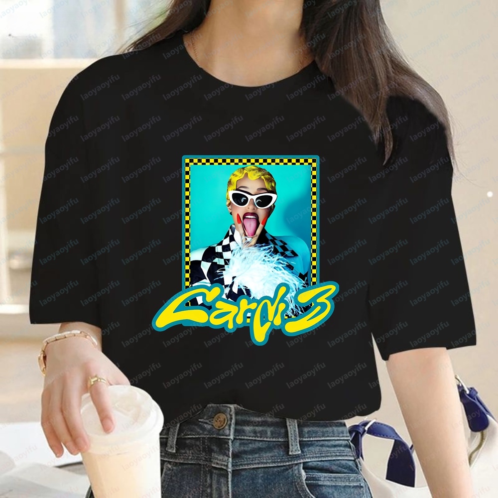 Summer Clothing Reviews - ラッパーのカーディ・Bによる韓国風メンズ服レビュー - 半袖の男女兼用ラウンドネックシャツ、快適なTシャツ